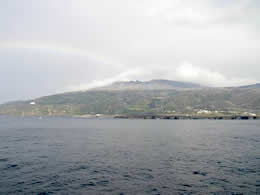 三宅島と虹